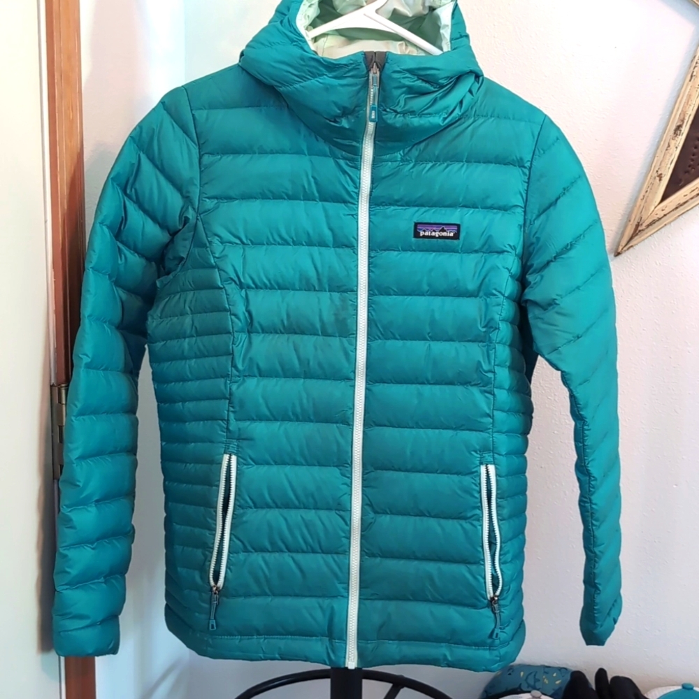 Patagonia women's medium down jacket in light blue